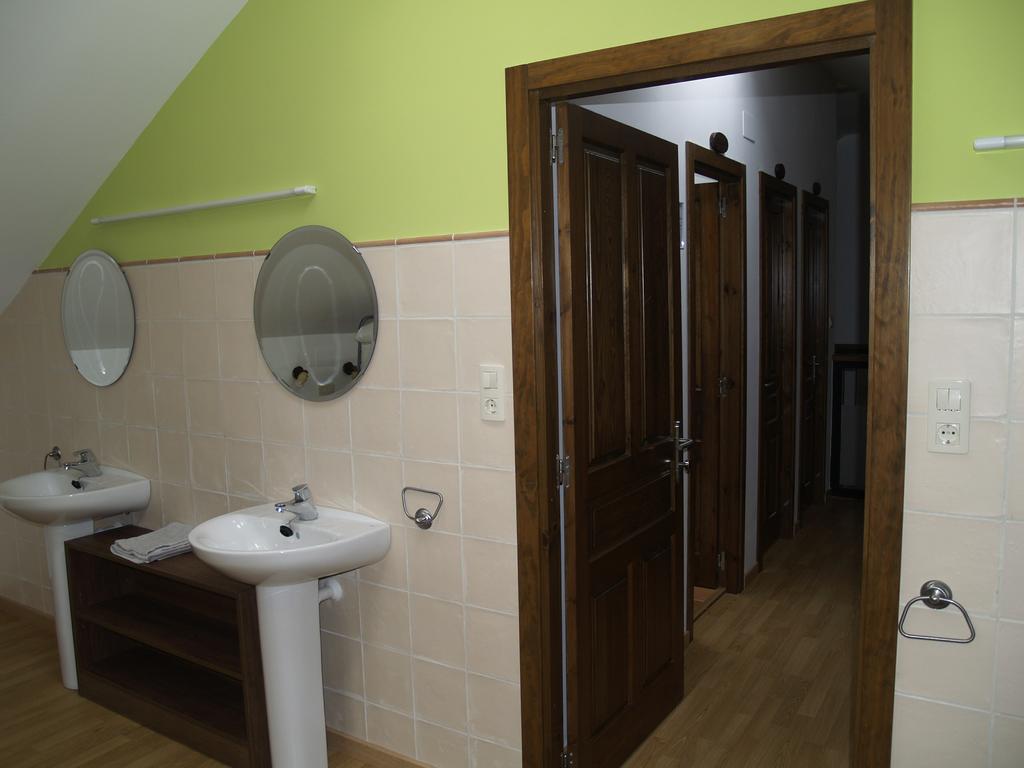 Albergue De Yebra Yebra de Basa Rum bild