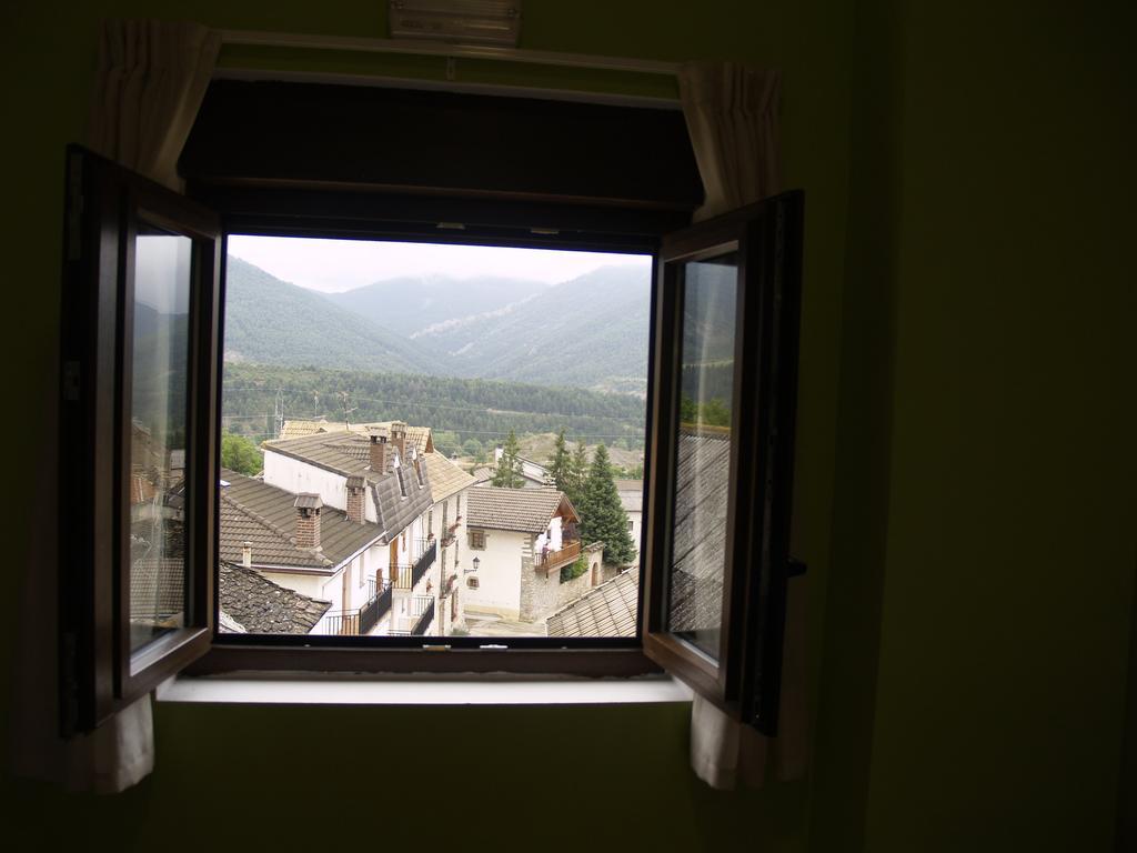Albergue De Yebra Yebra de Basa Rum bild