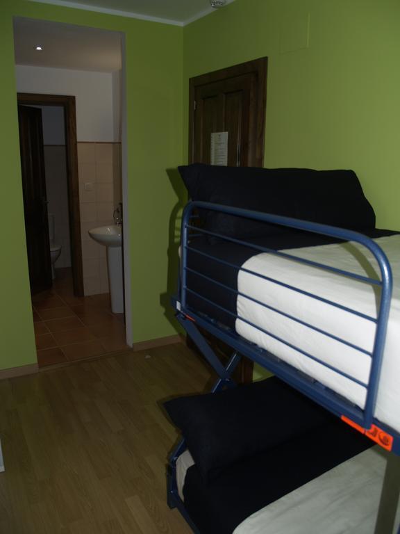 Albergue De Yebra Yebra de Basa Rum bild
