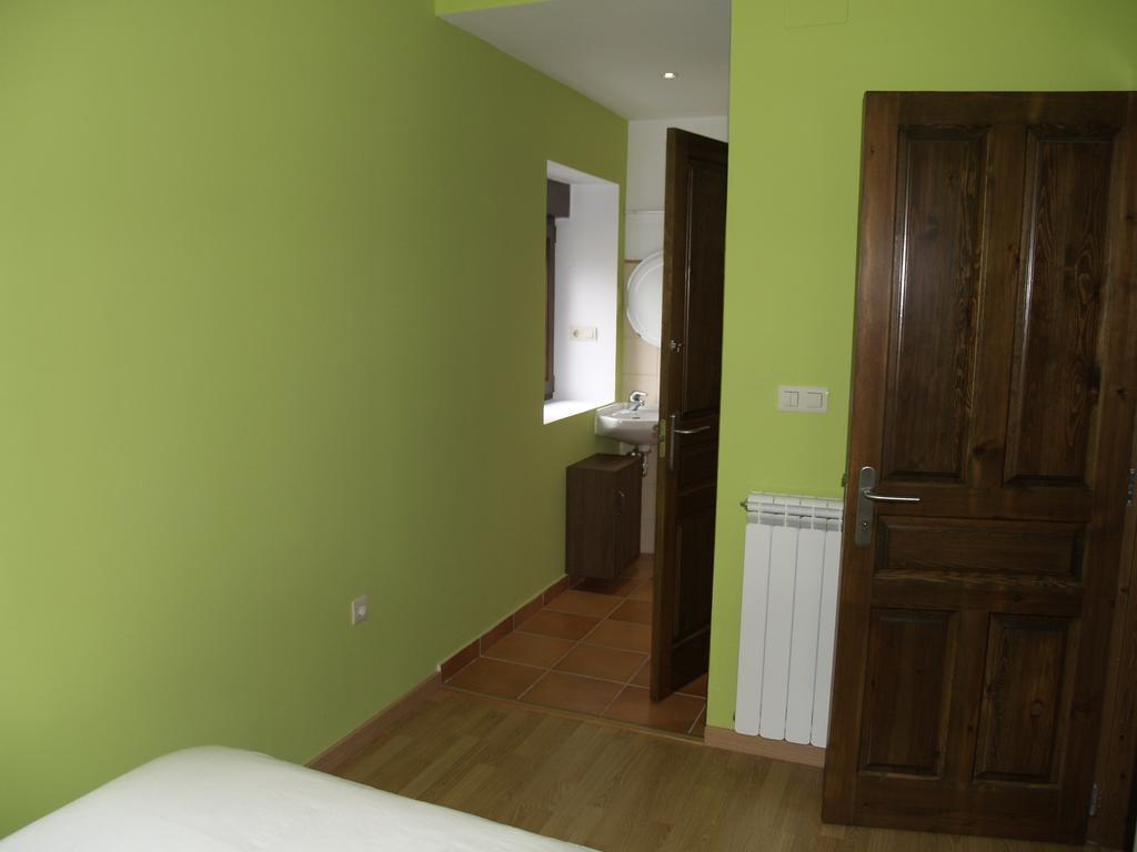 Albergue De Yebra Yebra de Basa Rum bild