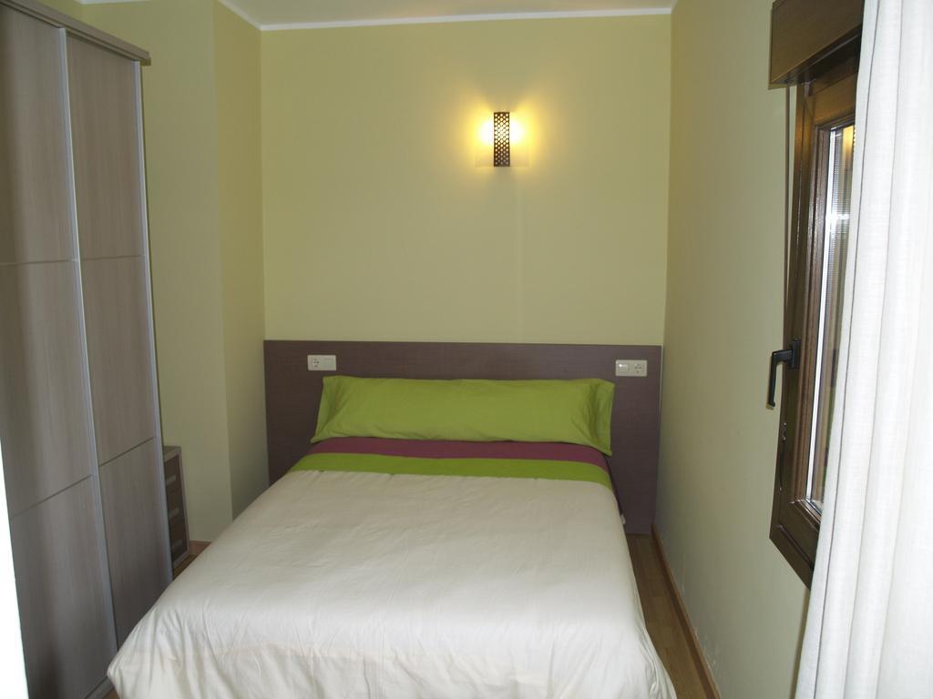 Albergue De Yebra Yebra de Basa Rum bild