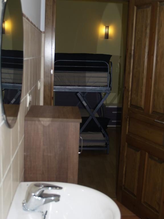 Albergue De Yebra Yebra de Basa Rum bild