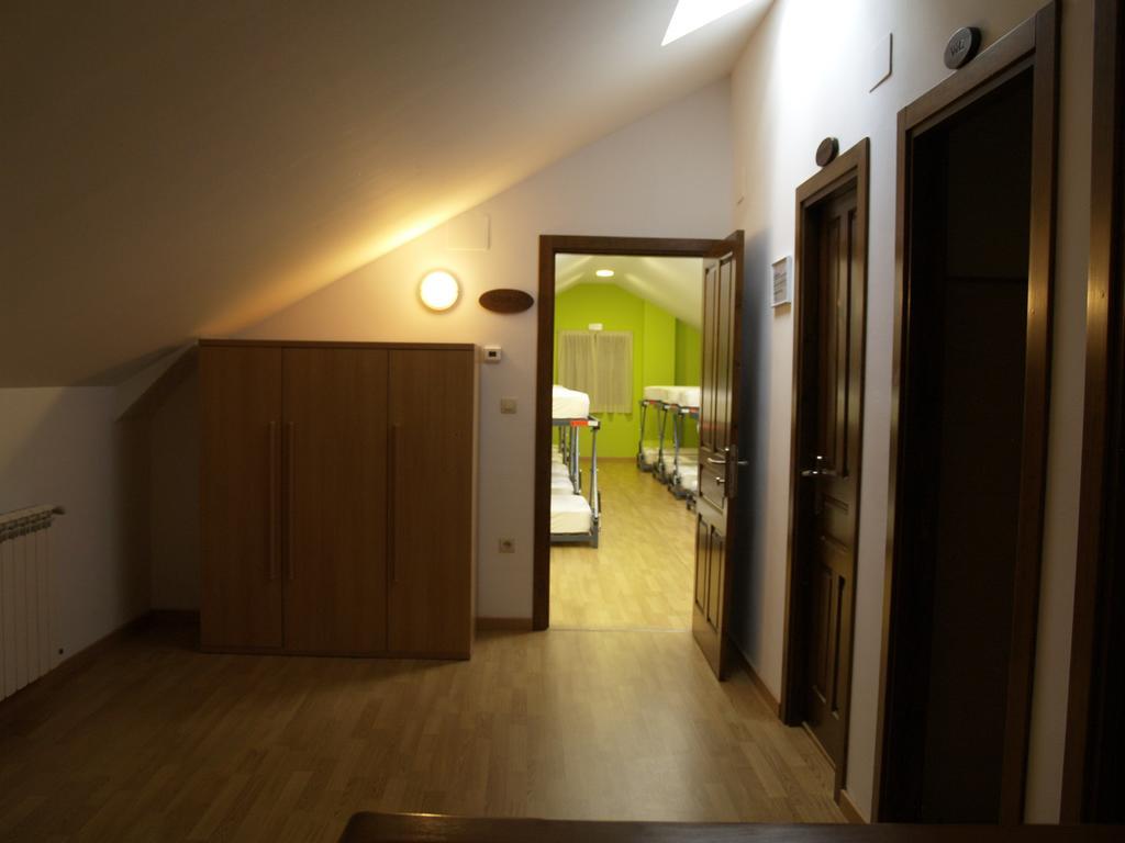 Albergue De Yebra Yebra de Basa Rum bild