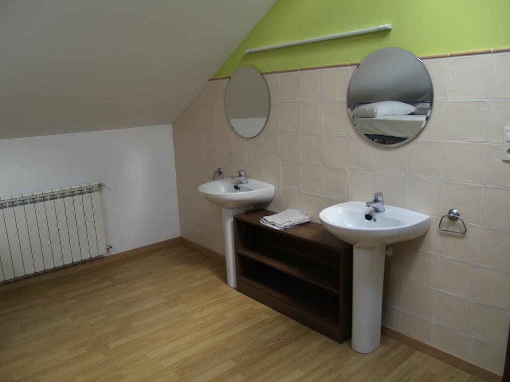Albergue De Yebra Yebra de Basa Rum bild